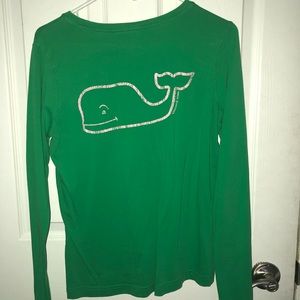 Vineyard vines green logo shirt with pink whale